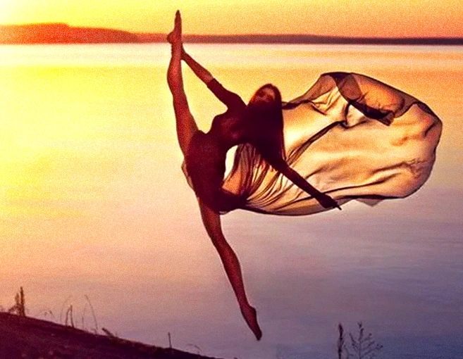 青春无畏的30条励志短句：心有光芒，必有远方